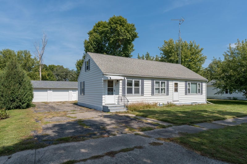 324 North St W, Amboy, MN 56010