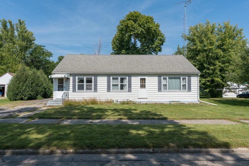 324 North St W, Amboy, MN 56010