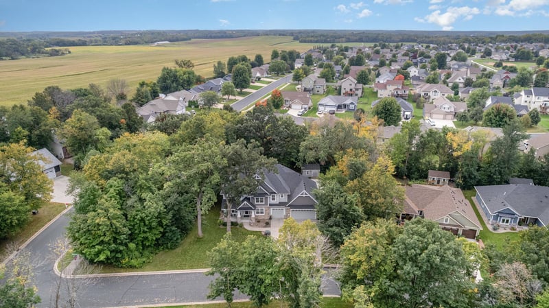 1410 Woodlands Ct SE, New Prague, MN 56071