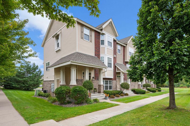 11800 Emery Village Dr N, Champlin, MN 55316