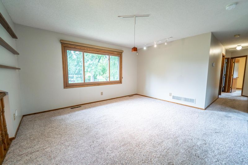 12405 52nd Ave N, Plymouth, MN 55442