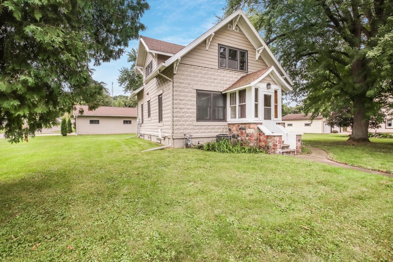 220 Sprague Ave N, Prairie Farm, WI 54762