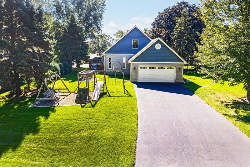 417 W Horseshoe Dr, Shoreview, MN 55126