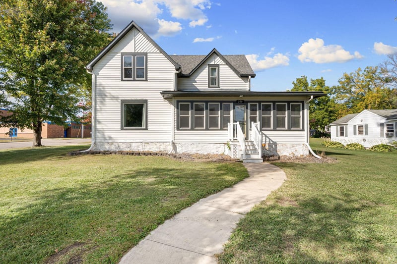 200 Locust St, Lyle, MN 55953