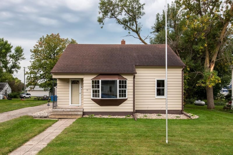113 Iowa Ave, Hoffman, MN 56339