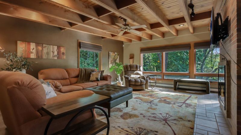 1121 E Lowes Creek Rd, Eau Claire, WI 54701