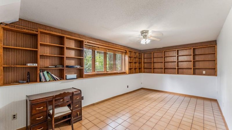 2540 Holly St S, Cambridge, MN 55008