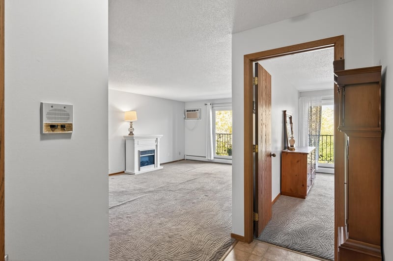 35 Nathan Ln N #223, Plymouth, MN 55441