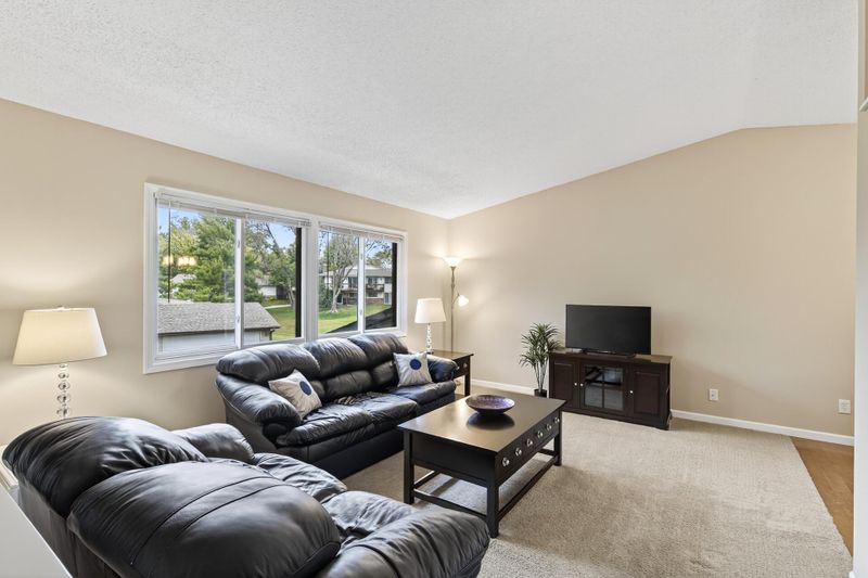 4401 Clover Ln #B, Eagan, MN 55122