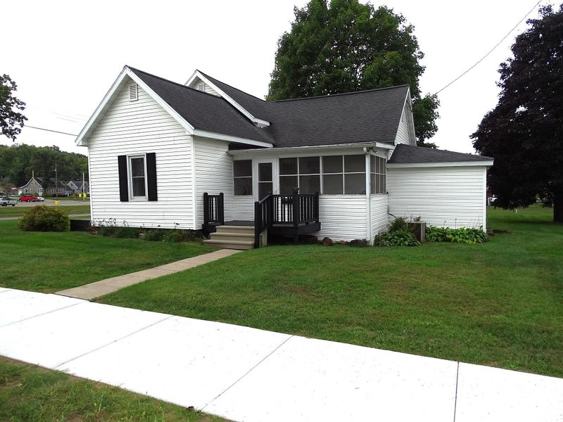 616 E Prospect St, Durand, WI 54736
