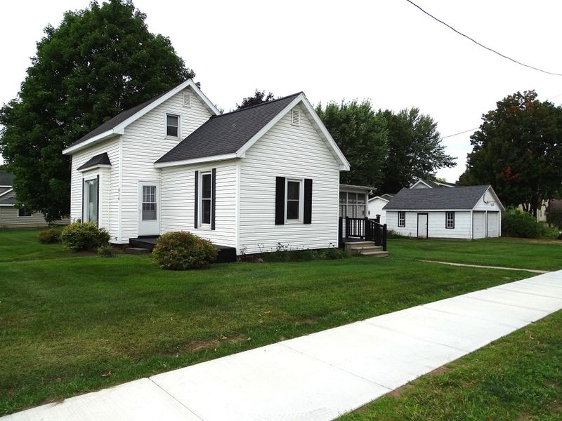 616 E Prospect St, Durand, WI 54736