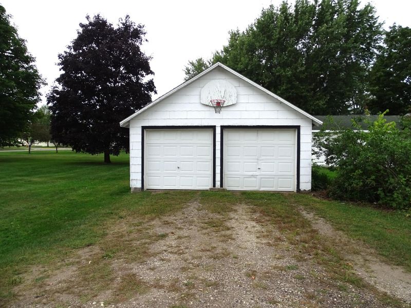 616 E Prospect St, Durand, WI 54736