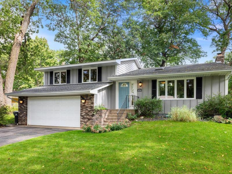 4706 Lorinda Dr, Shoreview, MN 55126