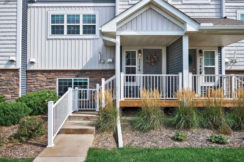 7546 Woods Edge Blvd, Circle Pines, MN 55014