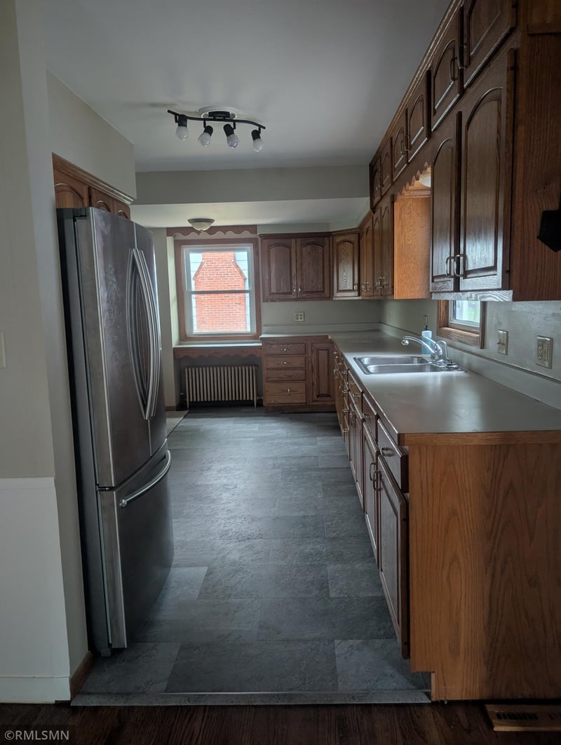455 2nd St, Gaylord, MN 55334