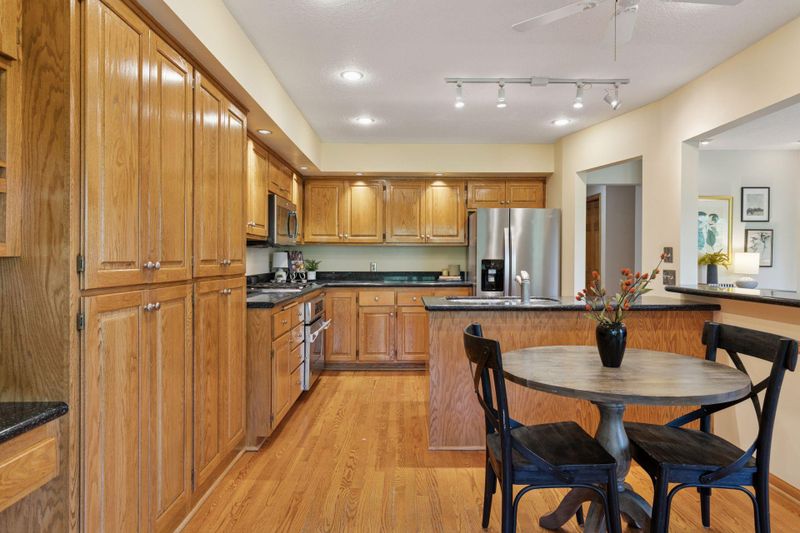 5427 Butternut Cir, Minnetonka, MN 55343
