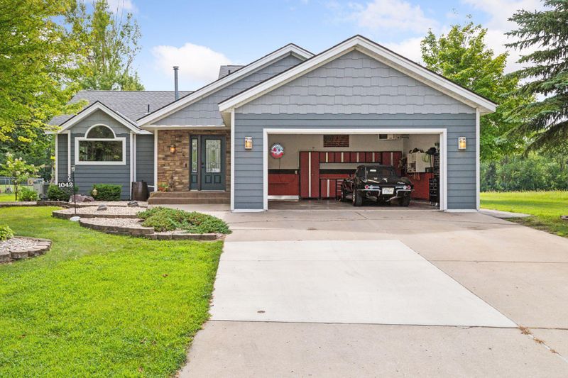 1042 8th Ave SW, Hutchinson, MN 55350