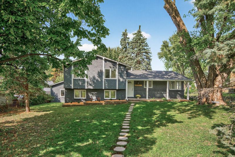 2573 South Ave E, North Saint Paul, MN 55109