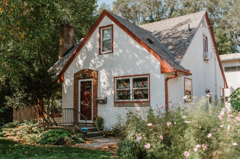5253 Queen Ave N, Minneapolis, MN 55430