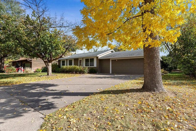 4864 Woodcrest Rd, White Bear Lake, MN 55110