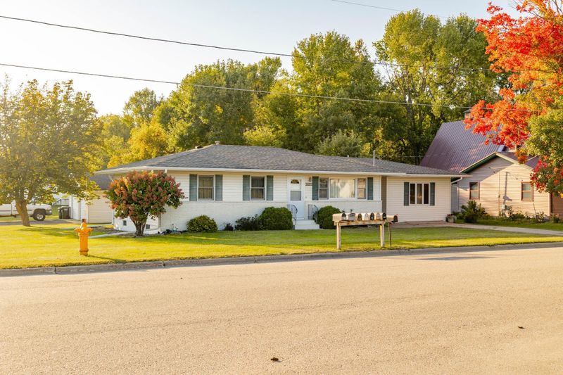 508 W 1st Ave, Osakis, MN 56360