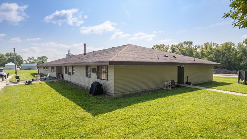23 Neptune St N, Cosmos, MN 56228