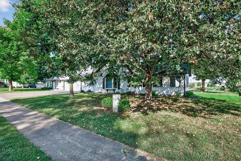 3740 Gershwin Ave N, Oakdale, MN 55128