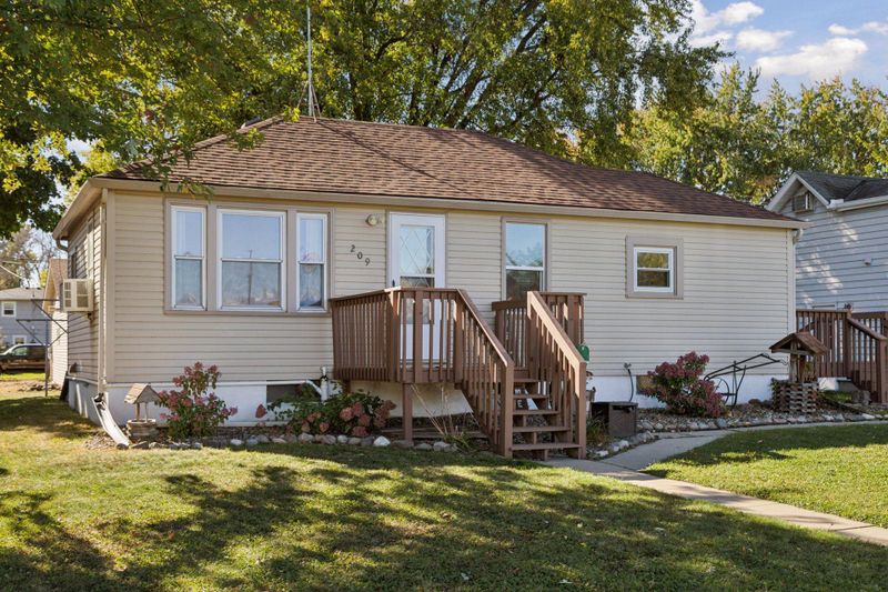 209 W 2nd St, Waconia, MN 55387