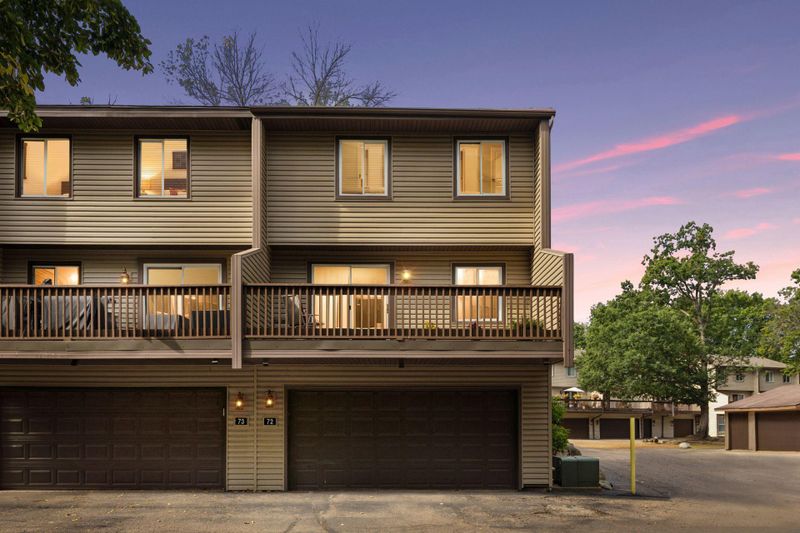 72 River Woods Ln, Burnsville, MN 55337