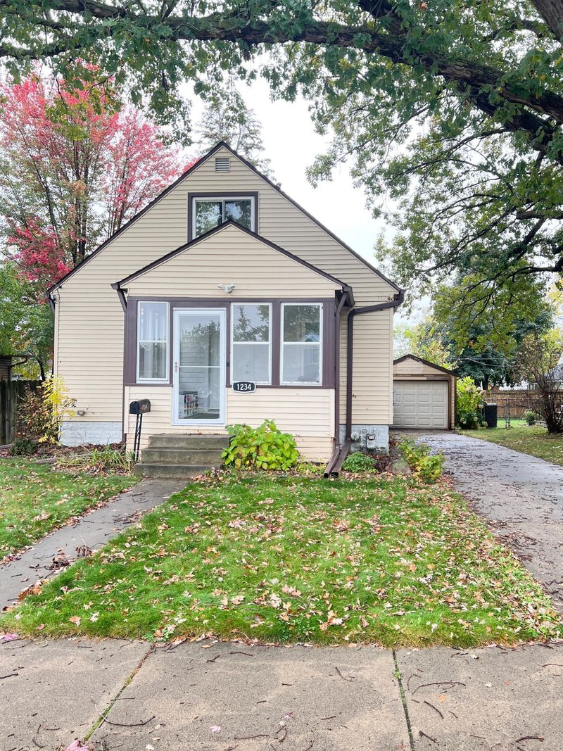 1234 4th St NE, Rochester, MN 55906