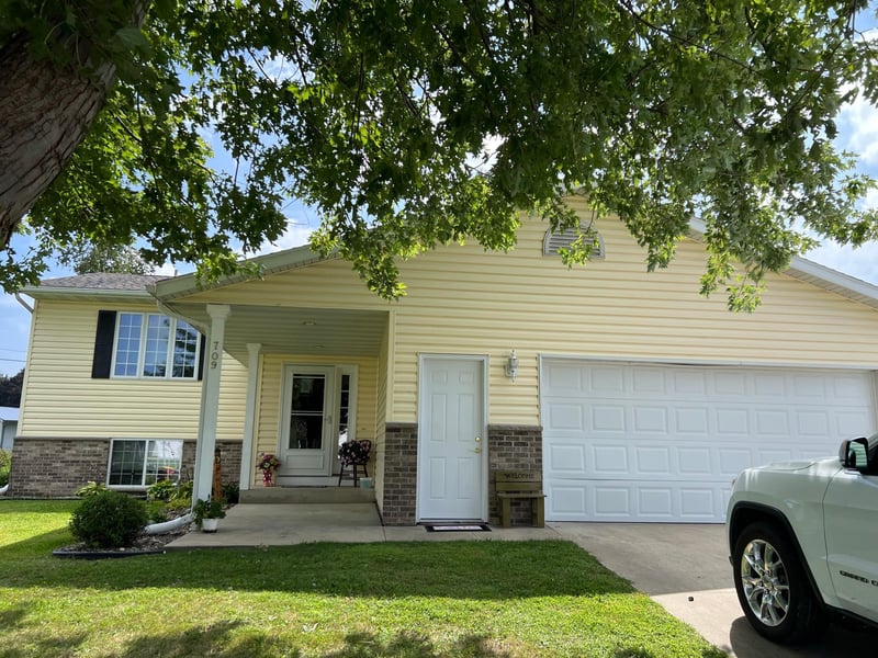 709 Mlinar Ave, Spring Valley, MN 55975