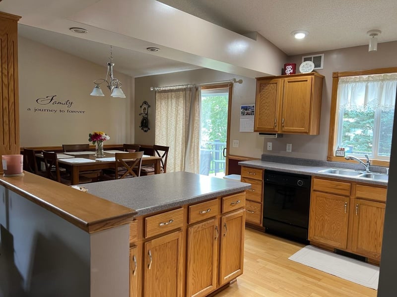 709 Mlinar Ave, Spring Valley, MN 55975