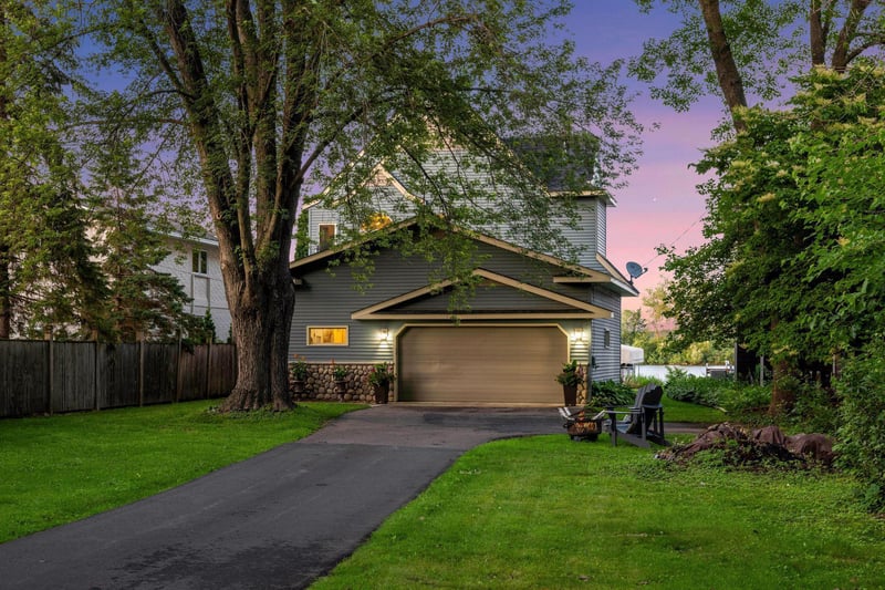 2819 Mckenzie Point Rd, Minnetonka, MN 55391