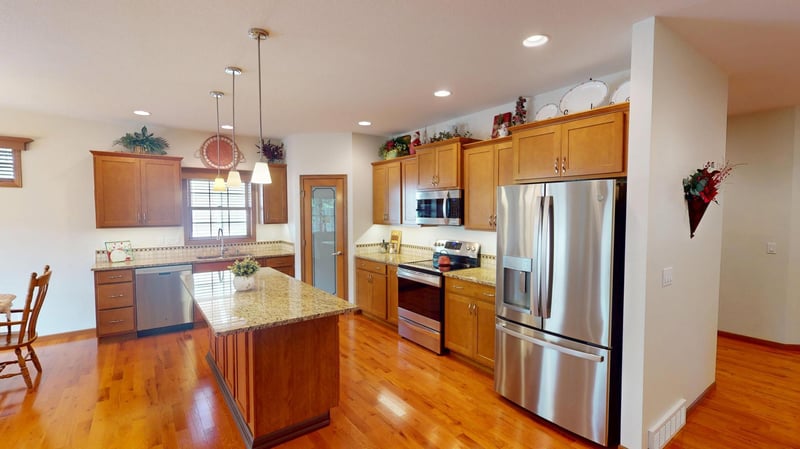 806 Maple Shade Dr, Holmen, WI 54636