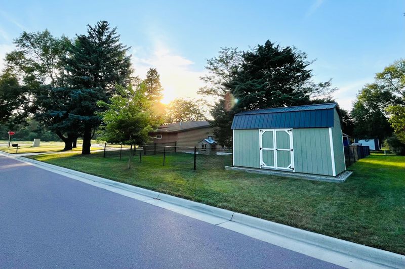 1500 River Rd, Windom, MN 56101