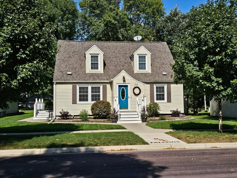 203 3rd Ave E, Lamberton, MN 56152