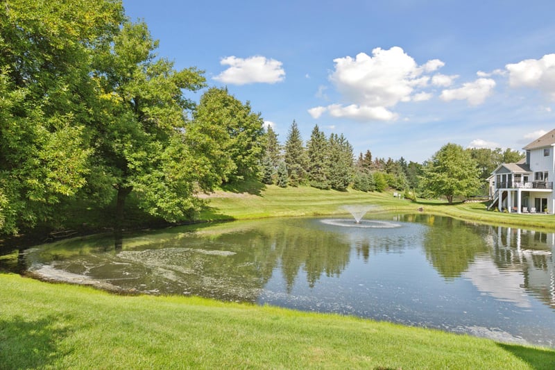 6400 Landings Ct, Chanhassen, MN 55331