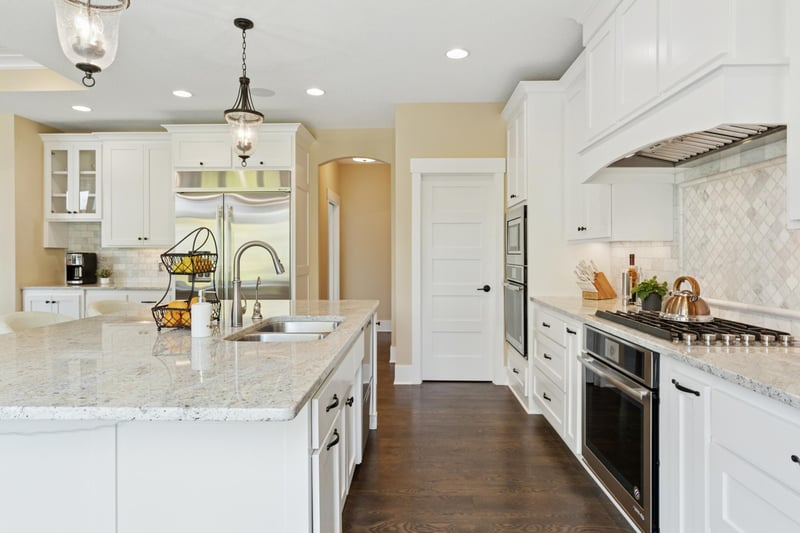 6400 Landings Ct, Chanhassen, MN 55331