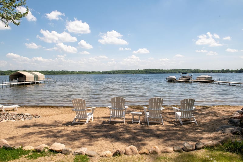 6400 Landings Ct, Chanhassen, MN 55331