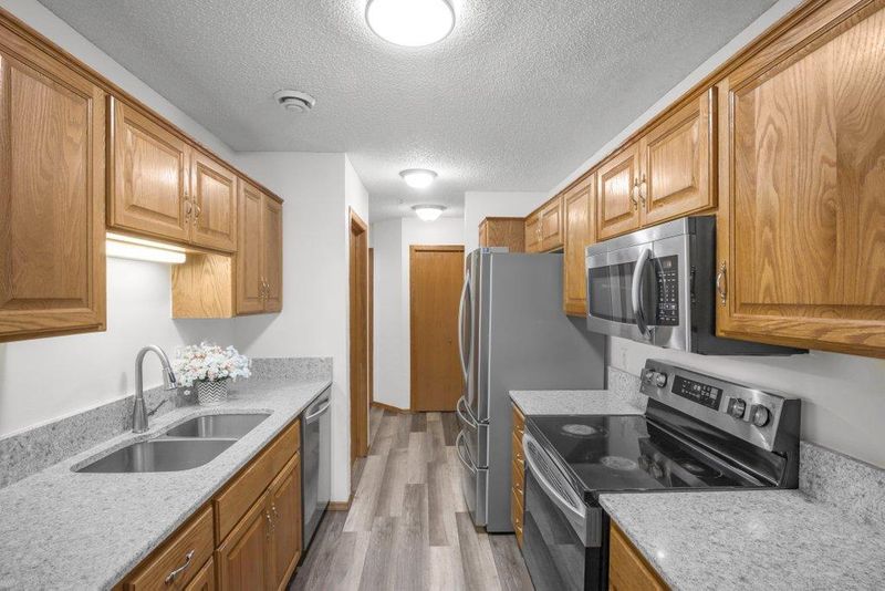 5669 100th Ln N, Brooklyn Park, MN 55443