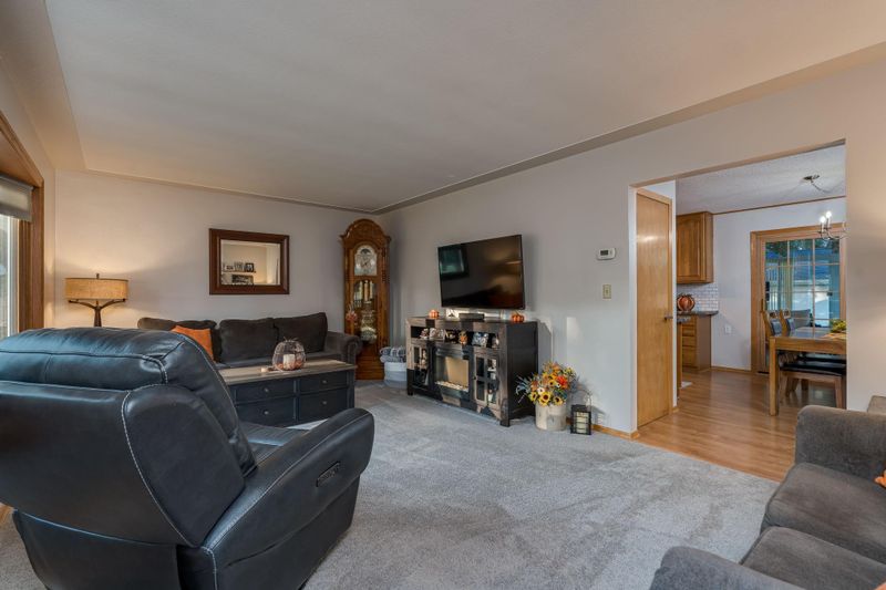 617 9th St, Gaylord, MN 55334