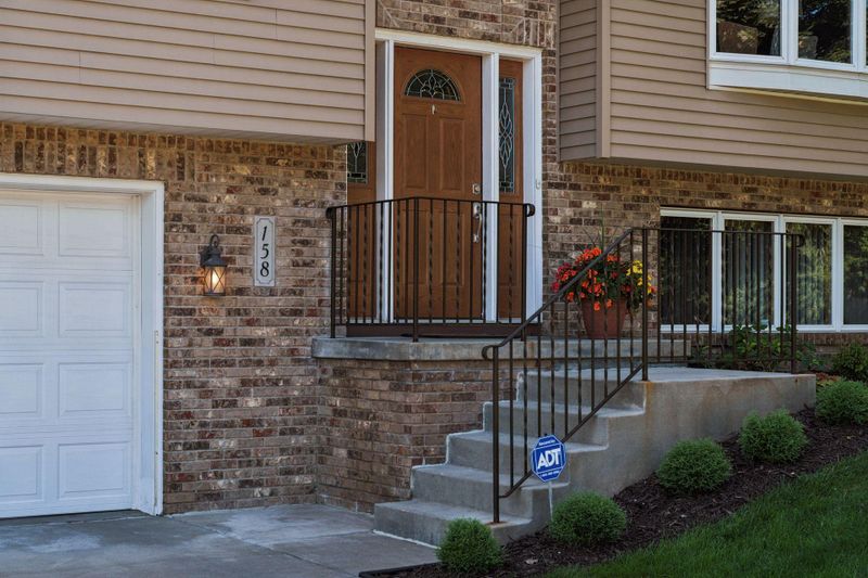 158 Southwind Ln, West Saint Paul, MN 55118