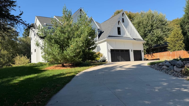 4040 Tonkawood Rd, Minnetonka, MN 55345