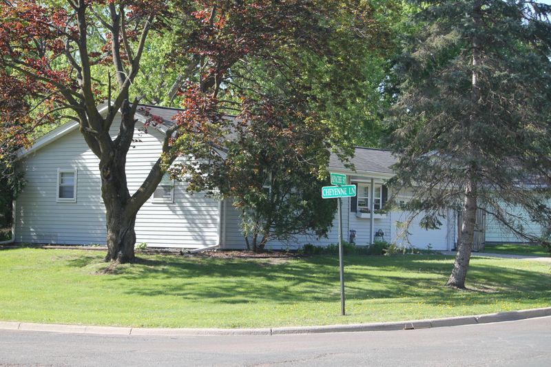 2222 Apache St, Mendota Heights, MN 55120