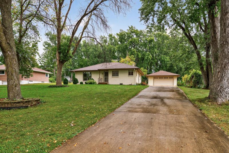 218 Deerwood Ln N, Plymouth, MN 55441