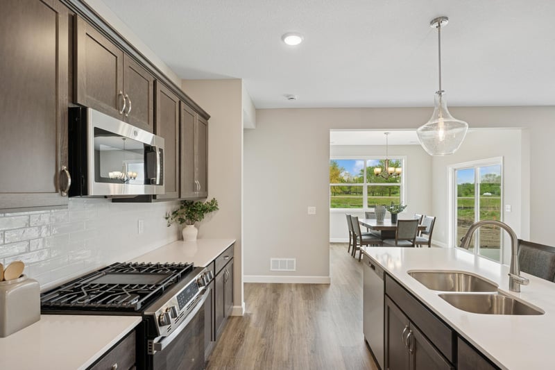 1009 Brandenburg Cir, Waverly, MN 55390