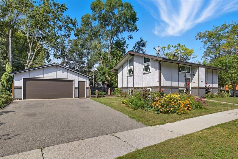 435 Greenwood Ave, Saint Paul, MN 55107