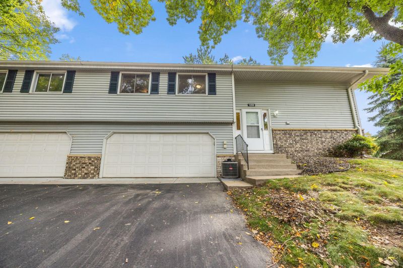 1259 Timbershore Ln, Eagan, MN 55123