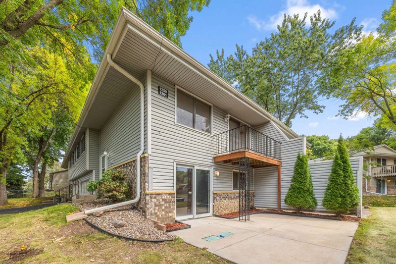 1259 Timbershore Ln, Eagan, MN 55123