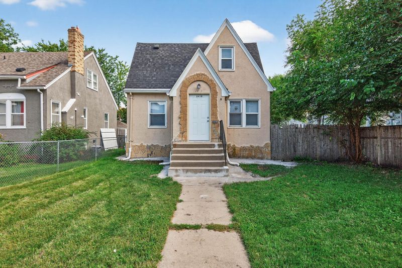 2610 Humboldt Ave N, Minneapolis, MN 55411